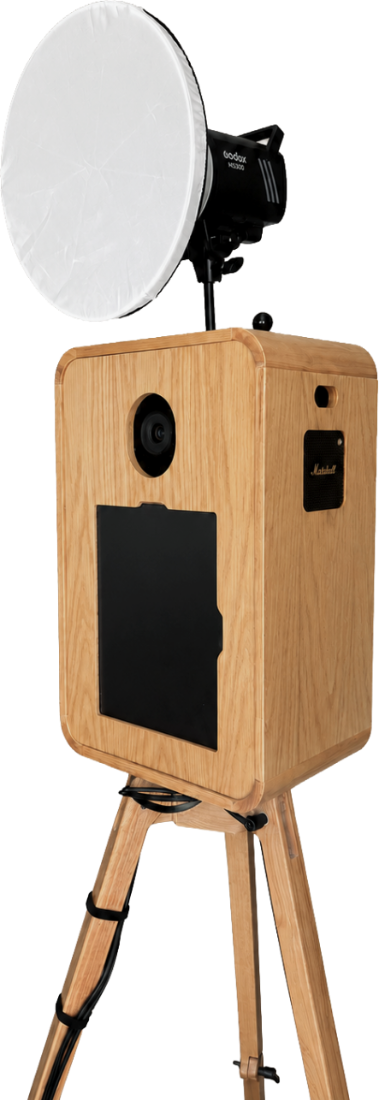 The Veluma open air photo booth in light oak